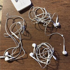 Four Apple Lightning Earbud Headphones